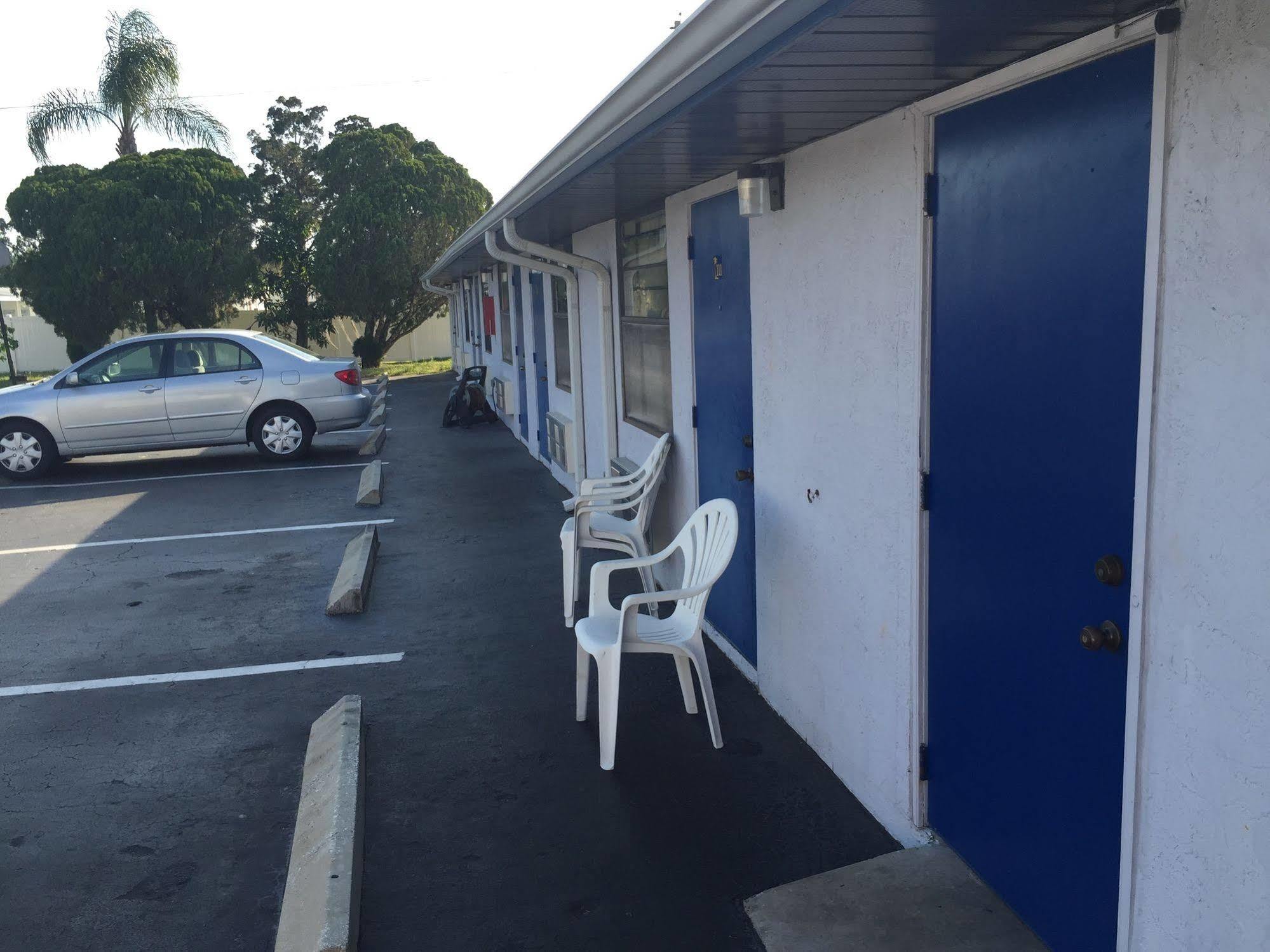 Sebring Inn Exterior photo